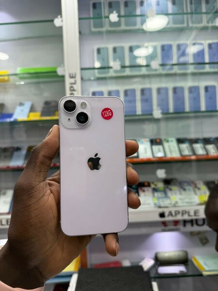 iPhone 14 128go en bon état.