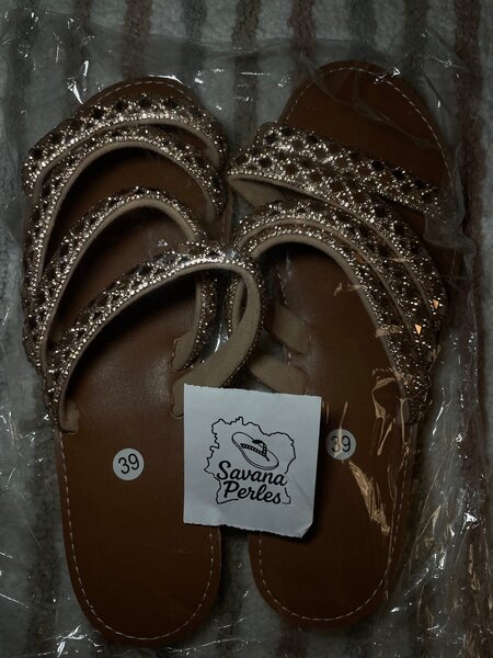 Sandales perlées brillantes