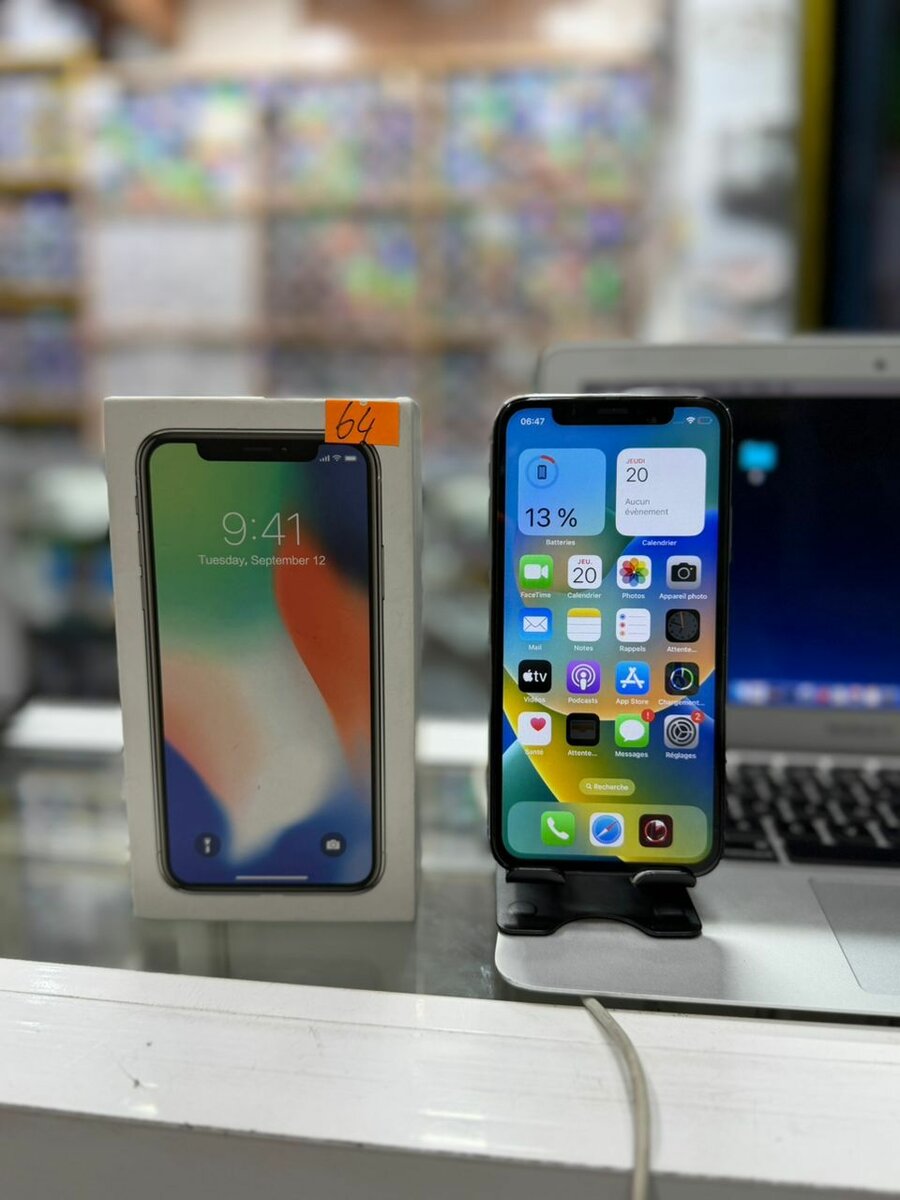 iPhone X 64Go avec Carton