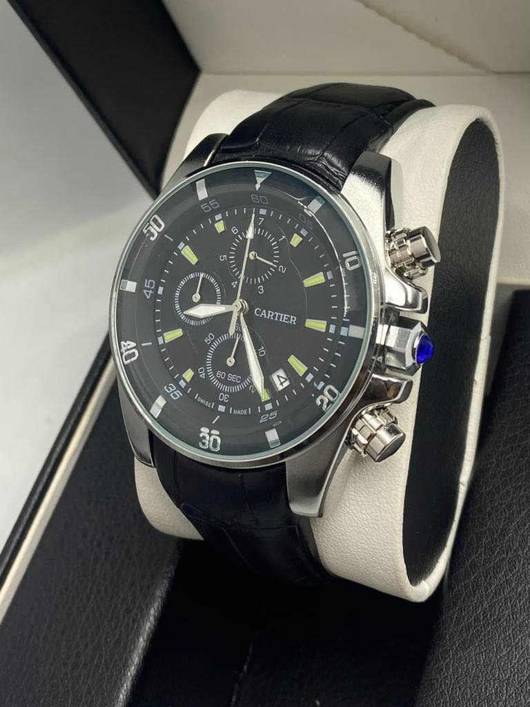 Montre élégante en cuir noir