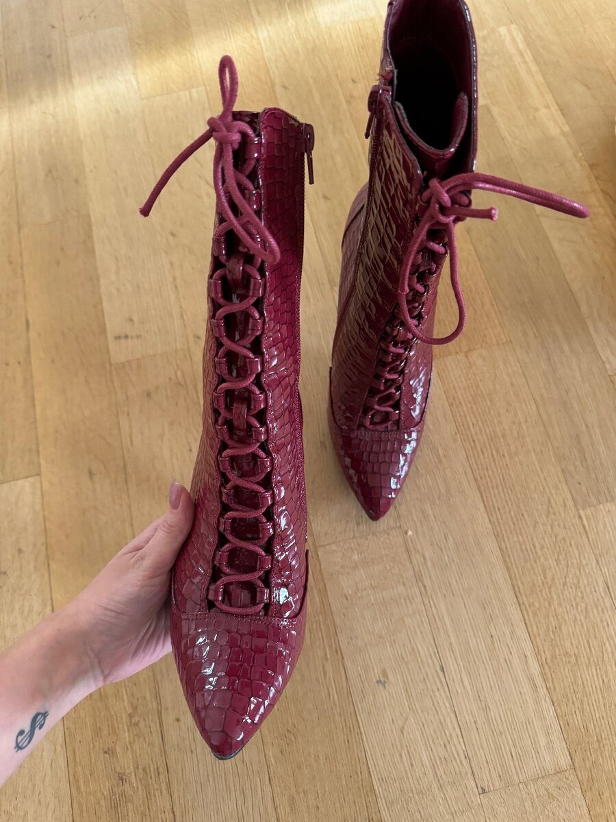 Женские сапоги