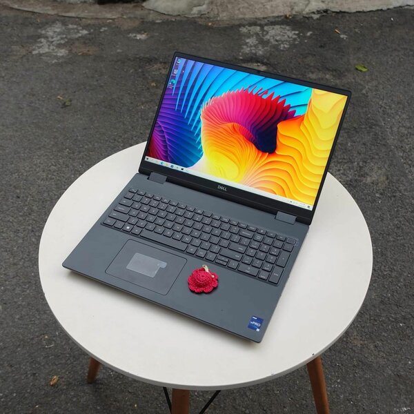 PC Gamer Workstation DELL Precision 7680 Core i5 13ème Génér