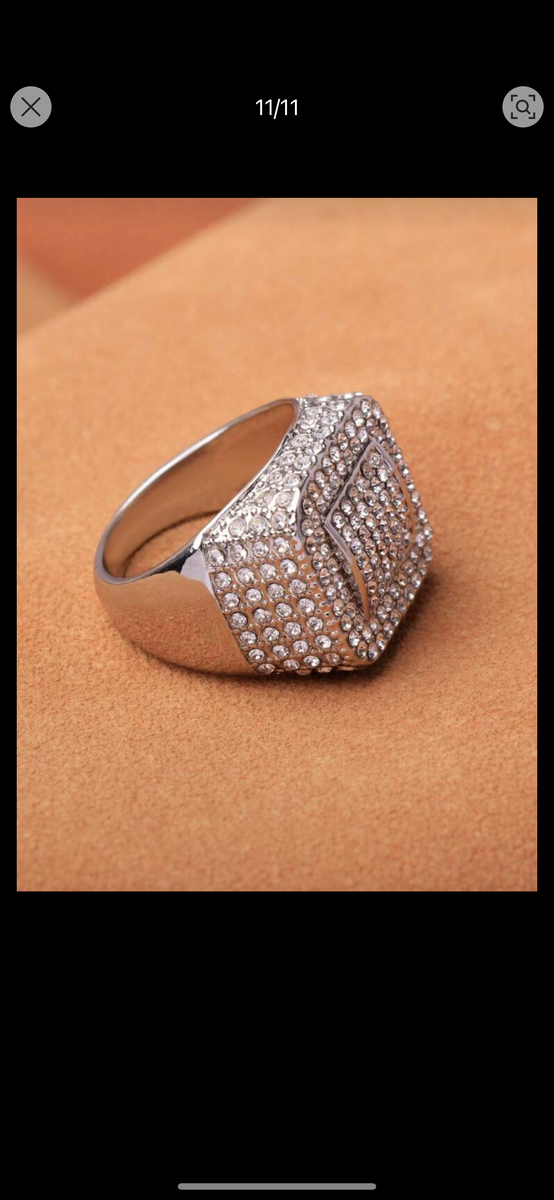 Bague argentée incrustée brillants