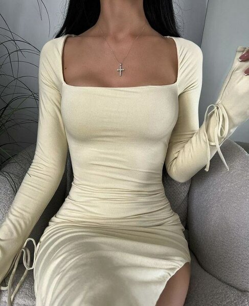 Robe moulante manches longues