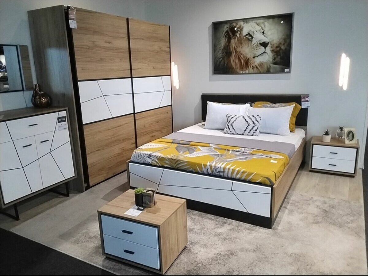 BROLO QUEEN SIZED BED