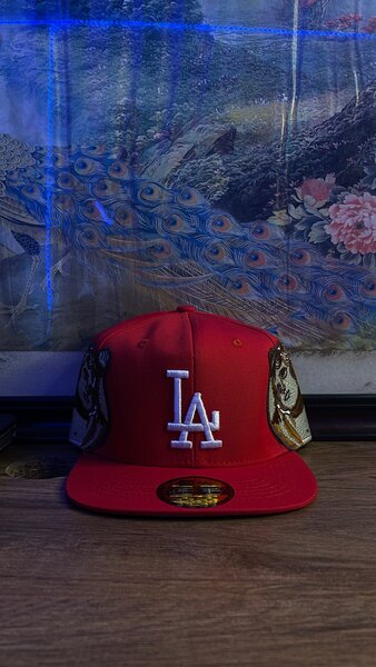 Casquette rouge brodée LA