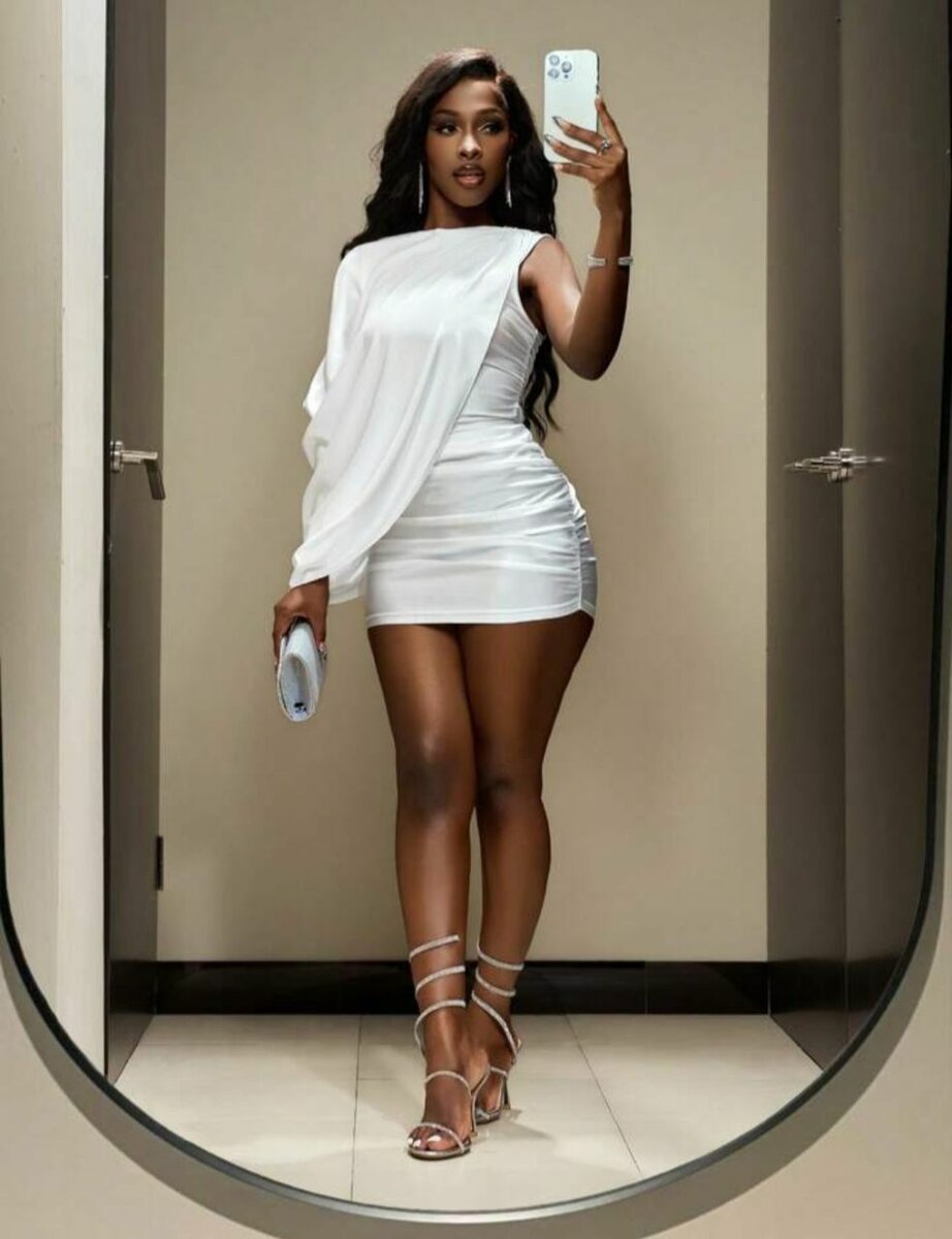 Robe Blanche Épaule Asymétrique