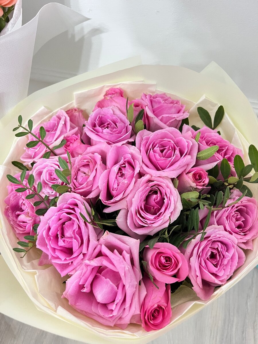 Розовые розы