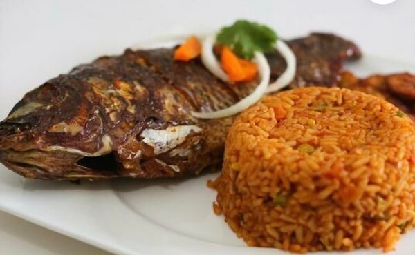 Poisson Grillé avec Riz Épicé