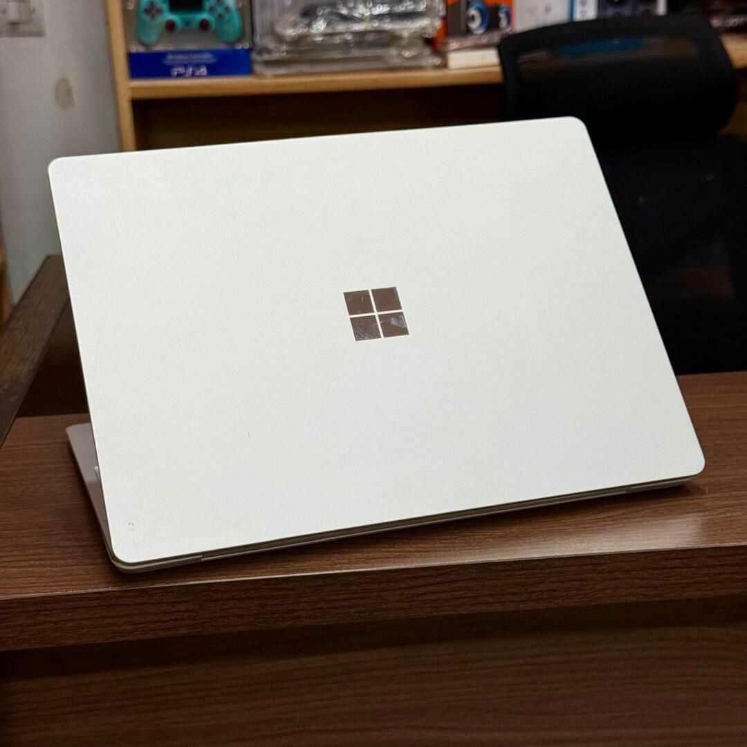 Surface LATOP GO WINDOWS 11pro