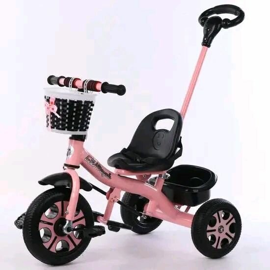 Tricycle enfant coloré