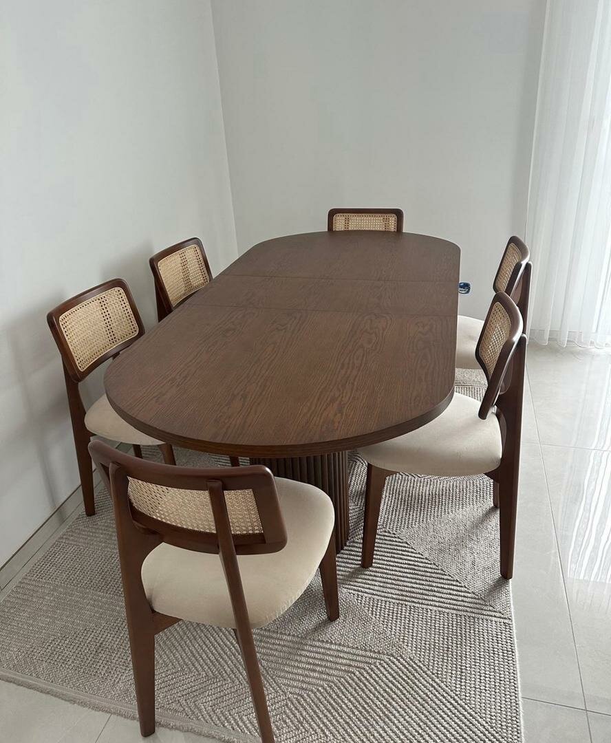 Table à manger importé