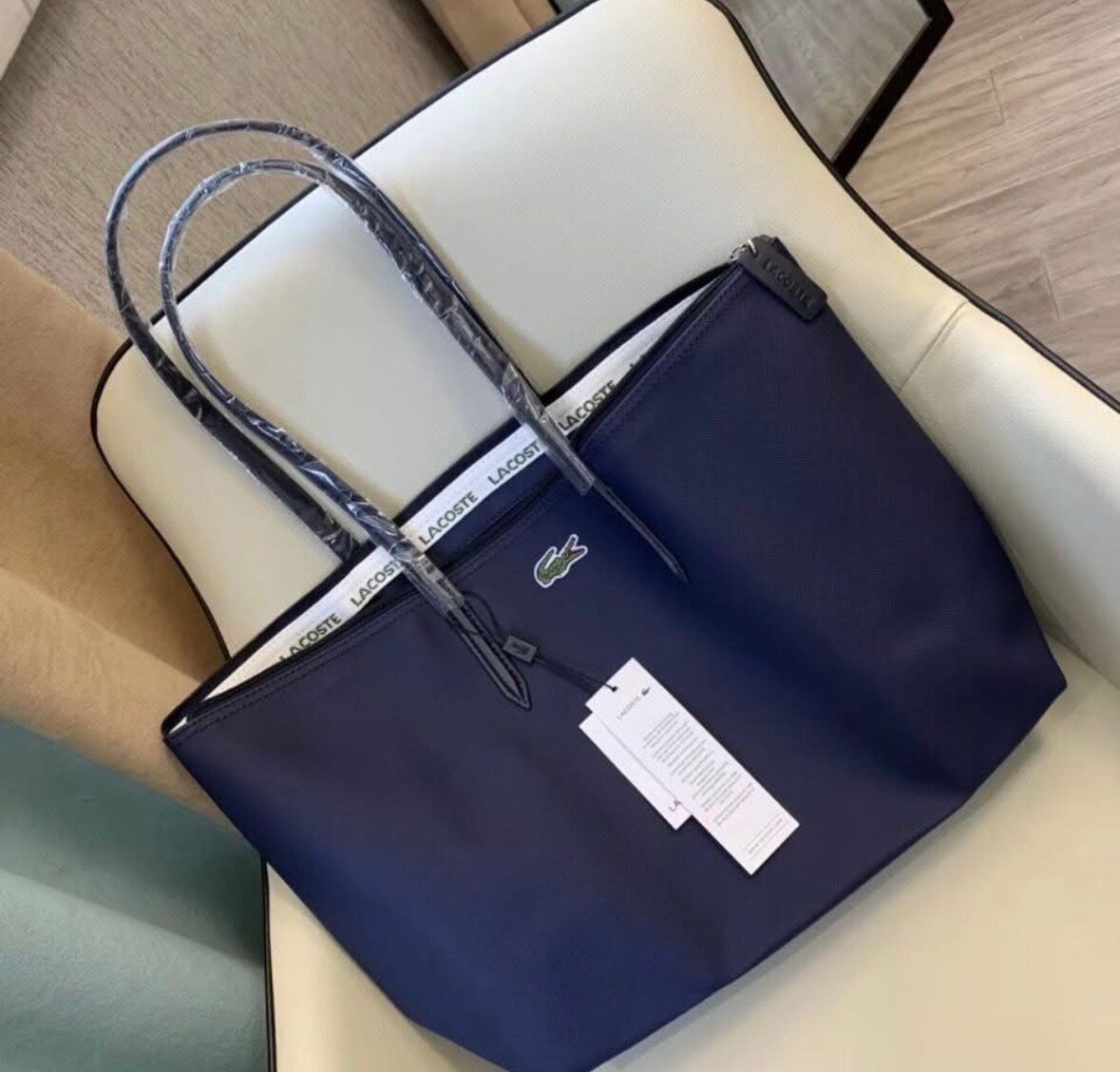 Sac fourre-tout Lacoste élégant