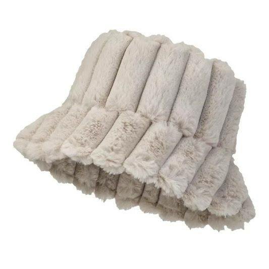 Chapeau en fausse fourrure élégante