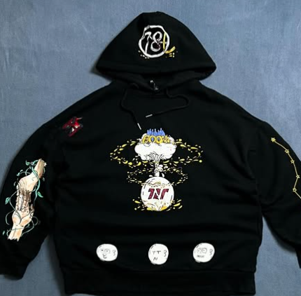 Graphic hoodie size : L / XL