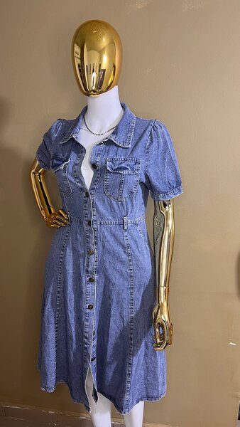 Robe en jean à boutons