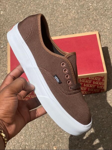 Vans disponible pour les hommes