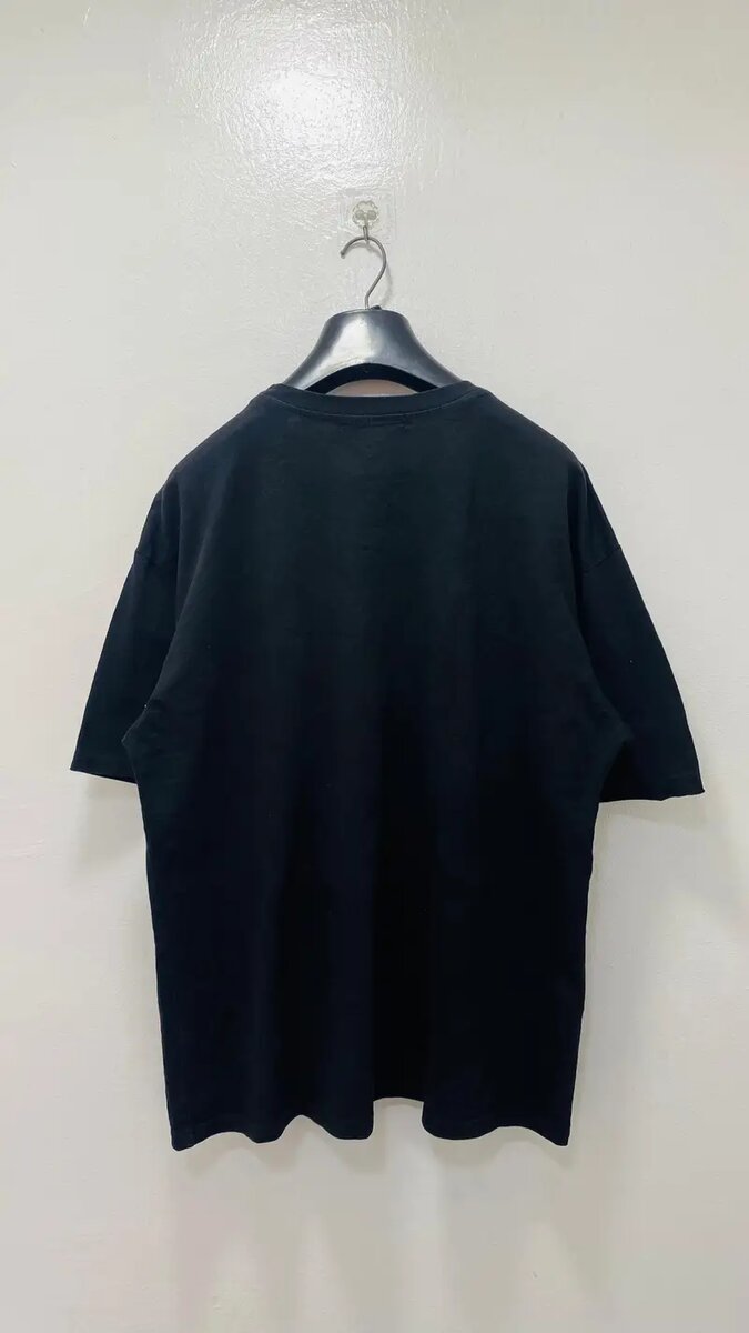 T-shirt graphique moderne