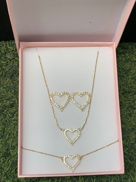 Ladies necklace with bracelets