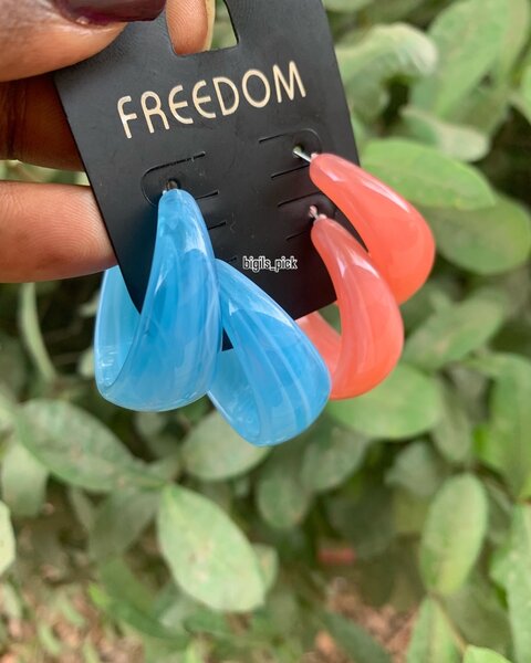 Light weight earrings