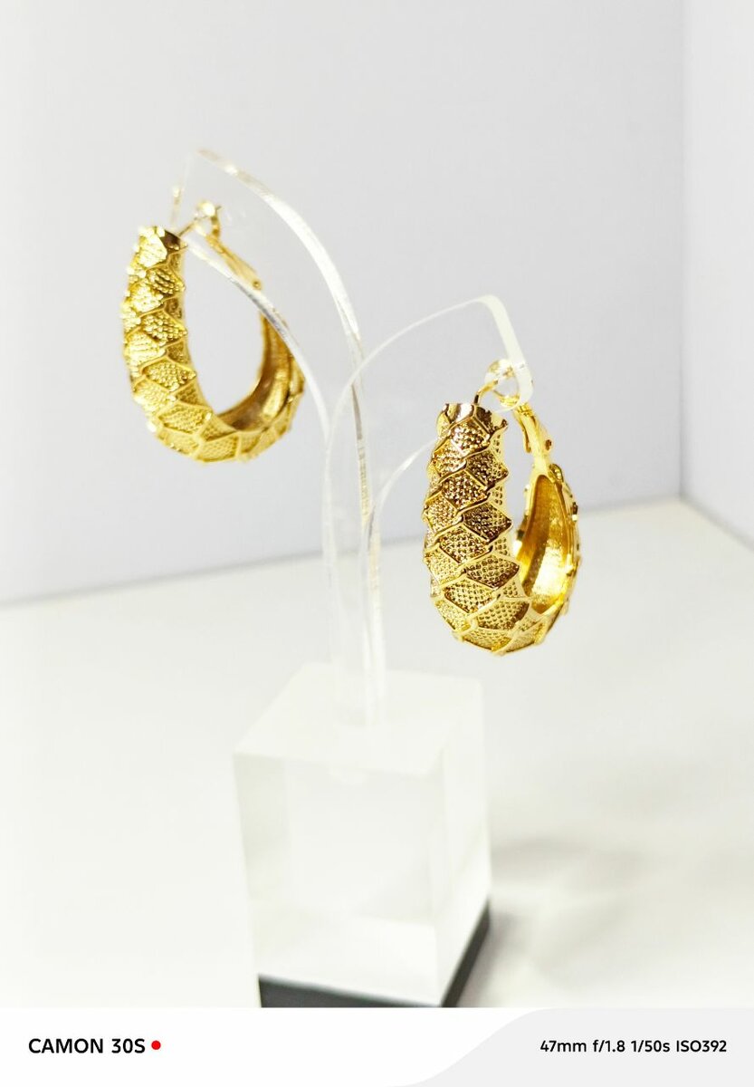 Boucles d'oreilles dorées texturées