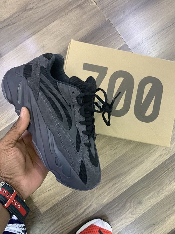 Adidas Yeezy Boost 700 Noirs