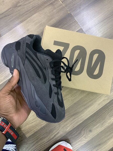 Adidas Yeezy Boost 700 Noirs
