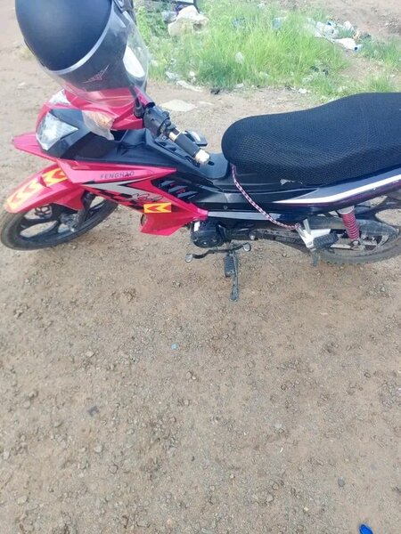 Scooter sportif rouge performant