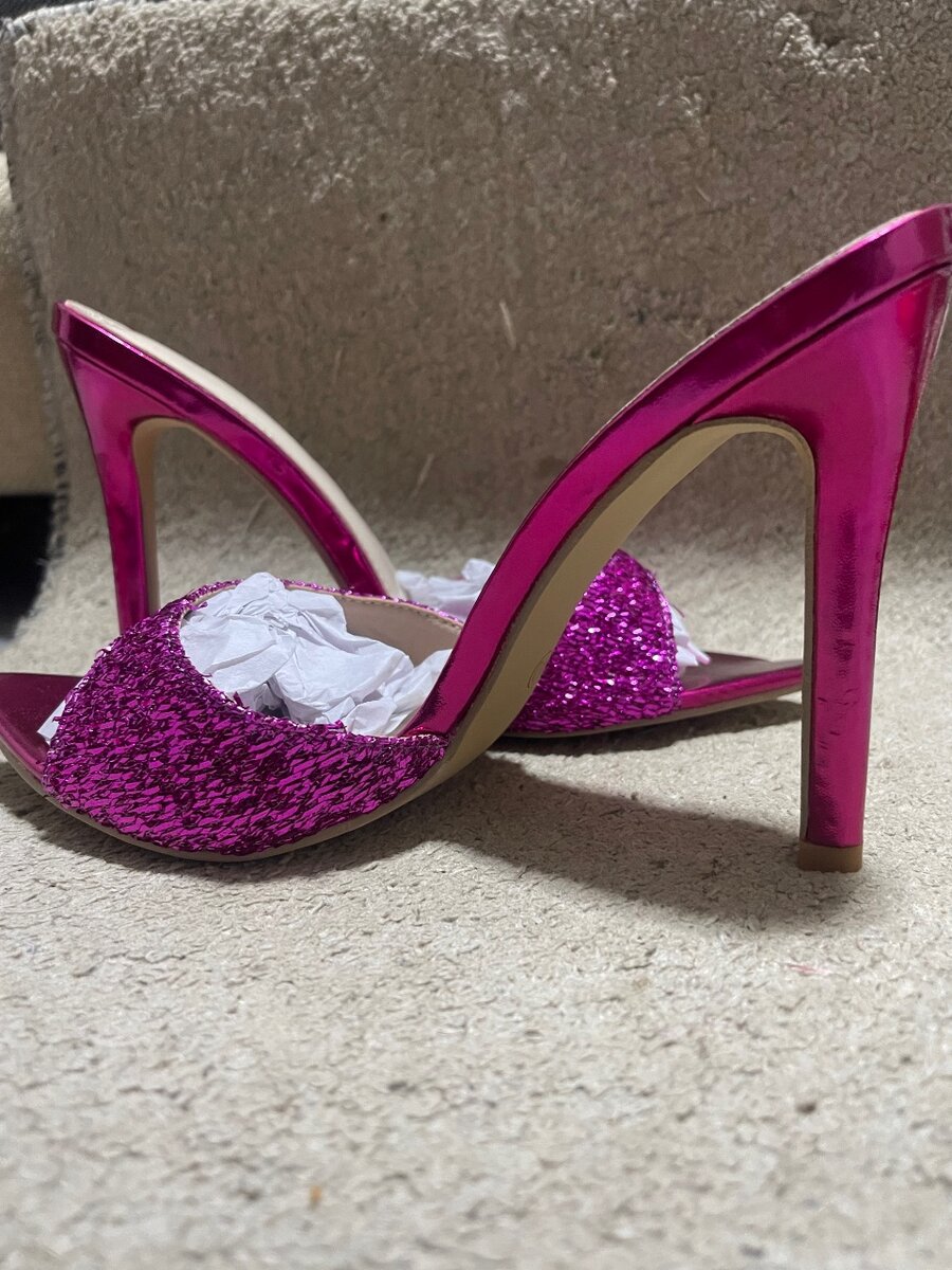 Chaussures à talons roses glamour