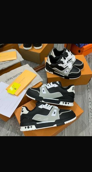 LV sneaker