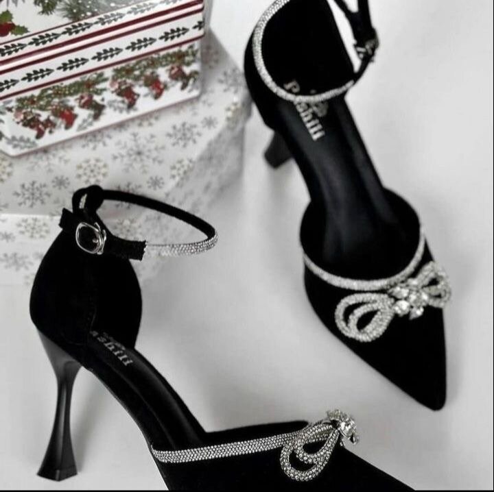 Туфли с блестящими бантами