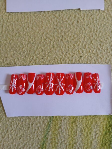 Ongles adhésifs rouges design