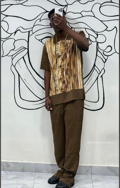 Tenue élégante en soie pour hommes