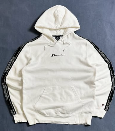 New release Champion center hoodie size : L