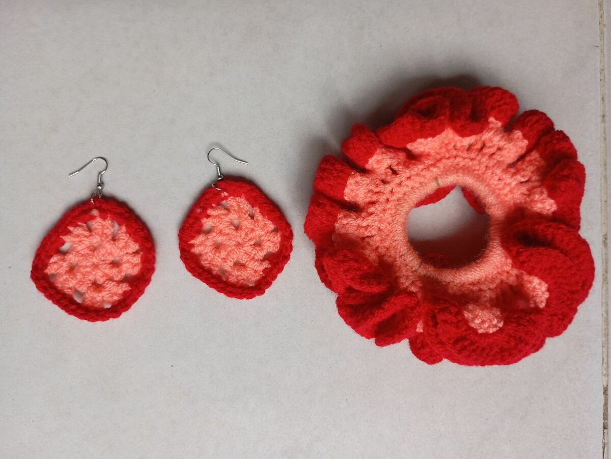 pompon + boucle d'oreille
