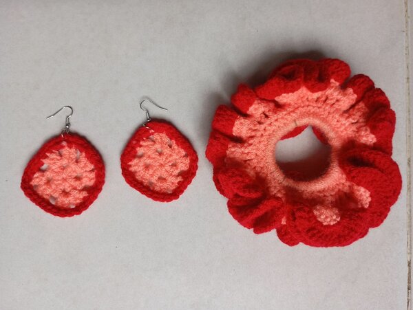 pompon + boucle d'oreille