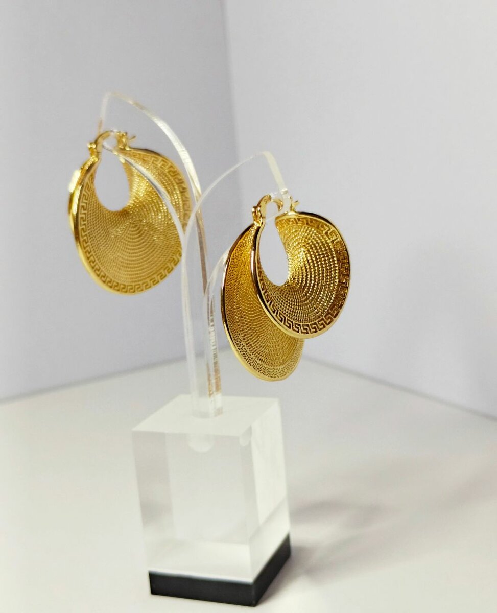 Boucles d'oreilles créoles dorées élégantes