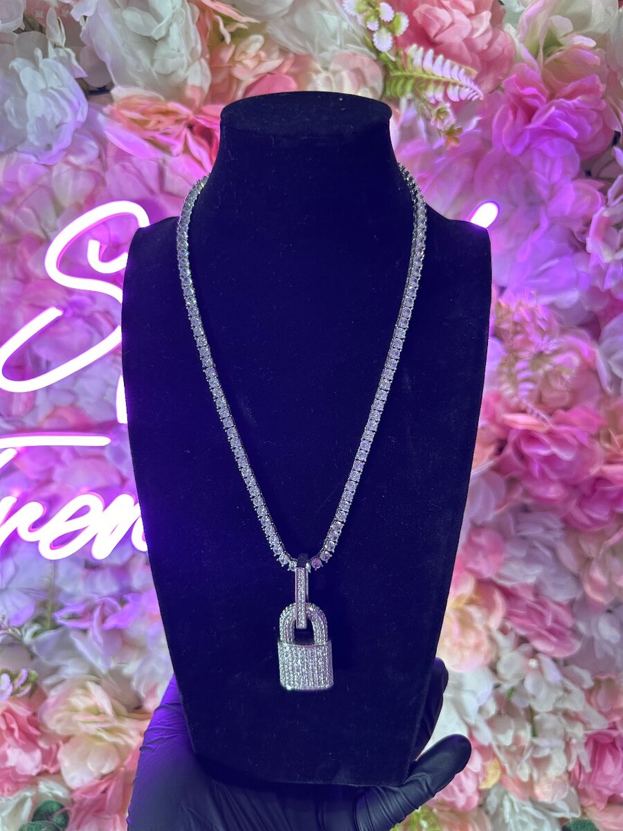 Moissanite necklace & pendant