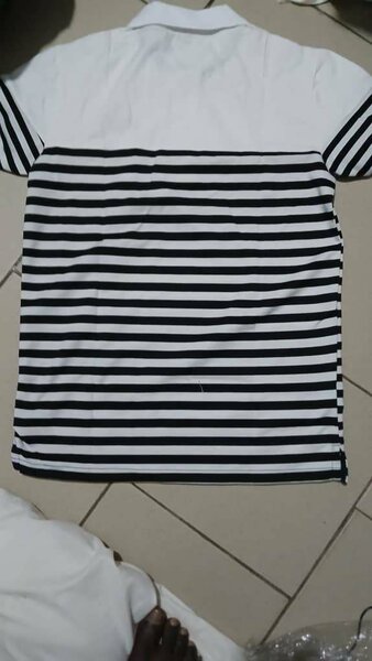 Polo rayé élégant homme