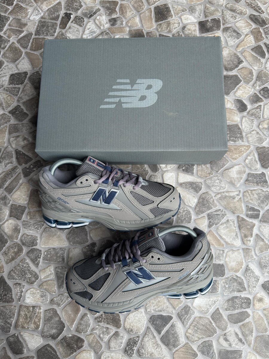 New Balance 2002R sneakers