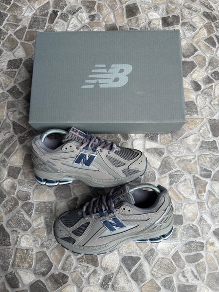 New Balance 2002R sneakers