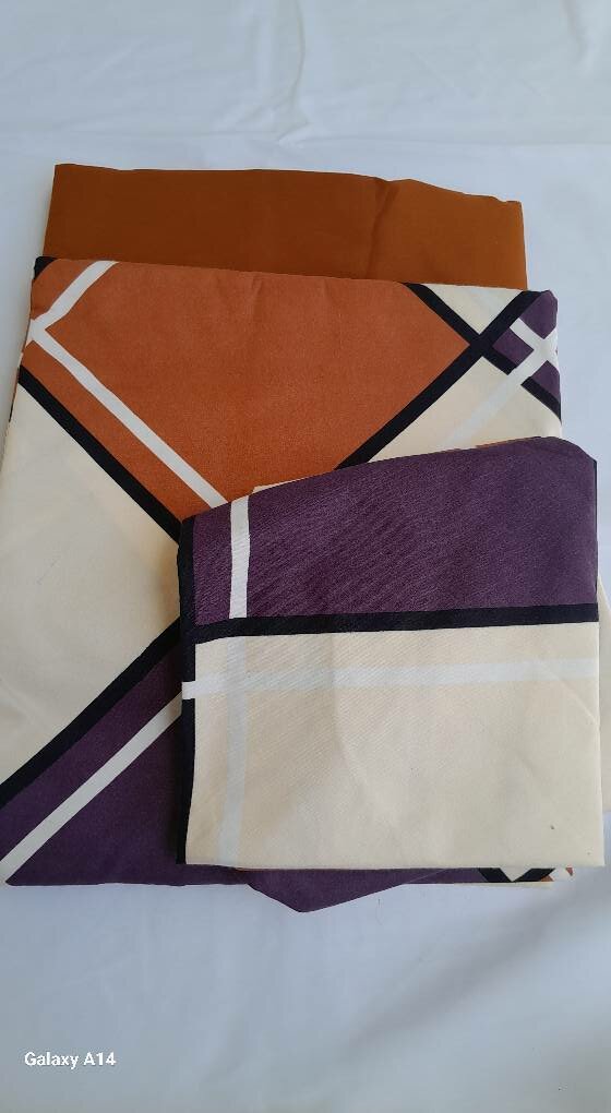 Linge de lit abstrait laiteux brun violet