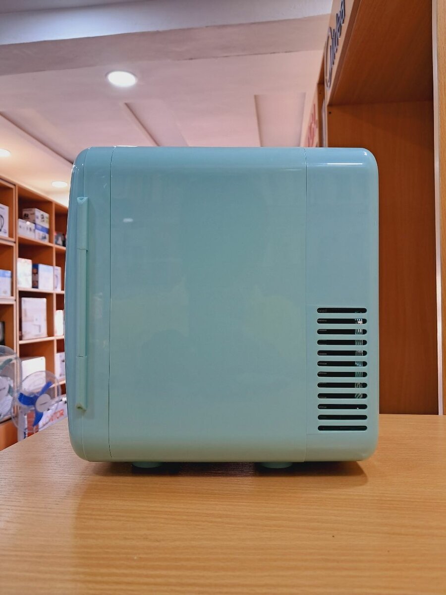 Portable Decakila 4.0 litre mini fridge