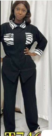 Ensemble de vêtements pour femmes : chemise et pantalon