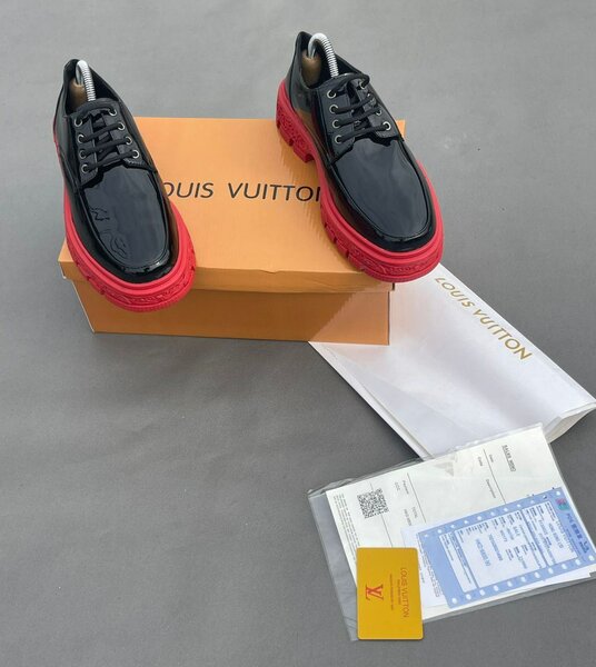 Chaussures de ville noires Louis Vuitton