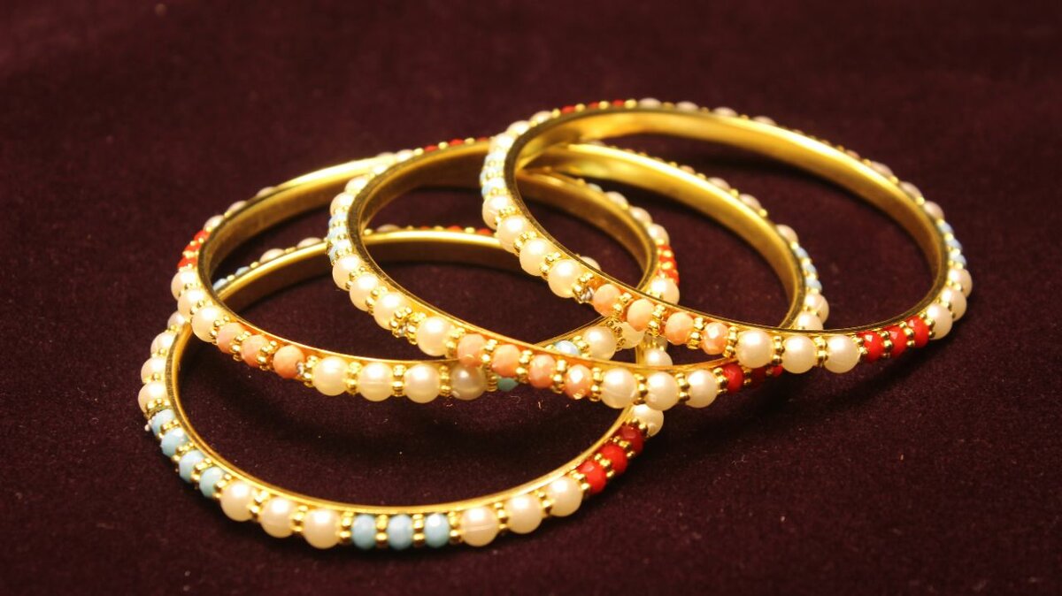 Casual Multi Colors Pearls Design Bangles