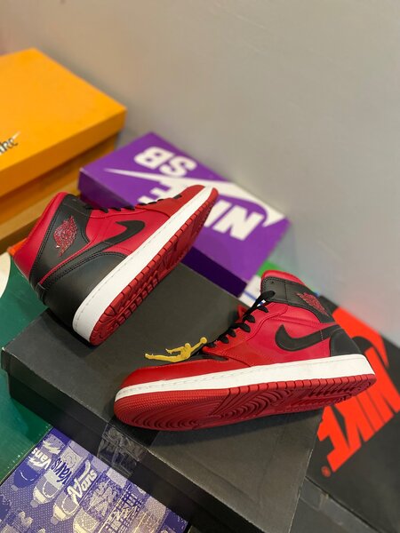 air jordan 1 mid ( authentic )