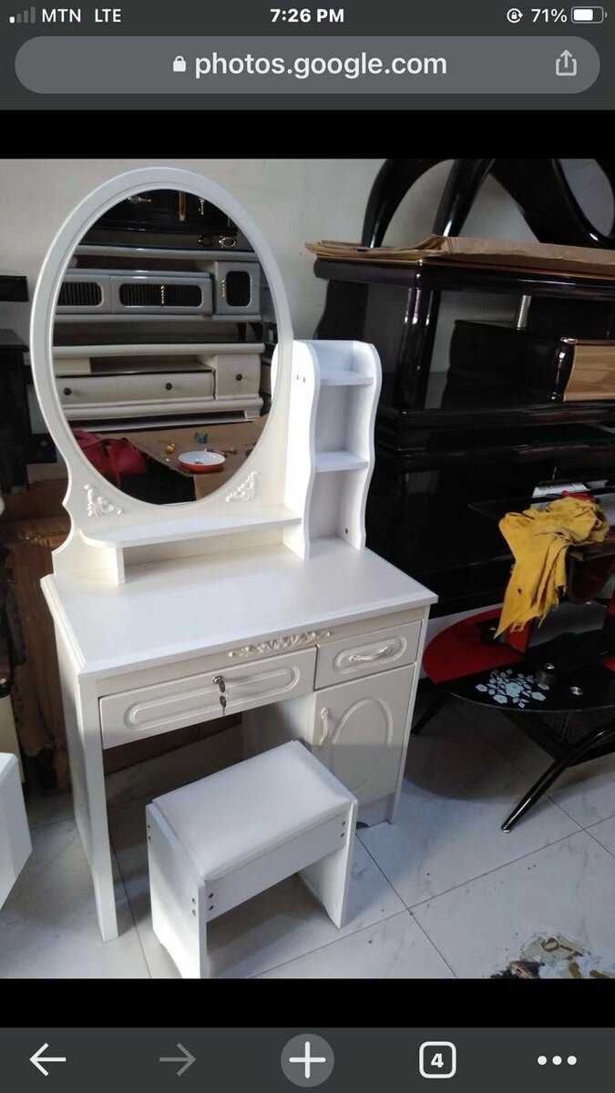 Foreign dressing mirror