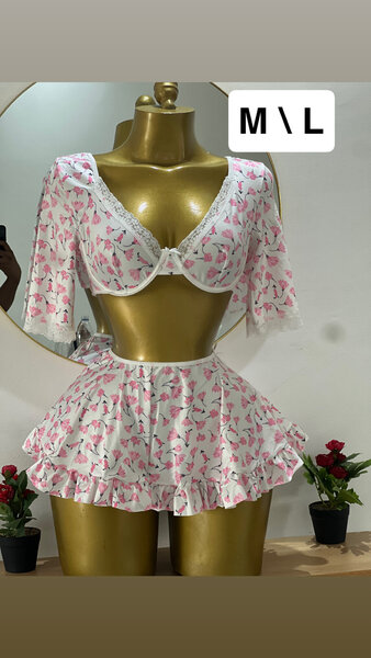 Ensemble lingerie bleu en dentelle