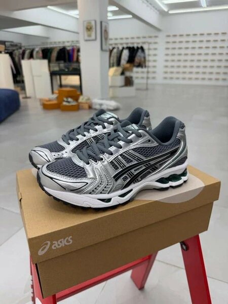 Chaussures de course légères gris